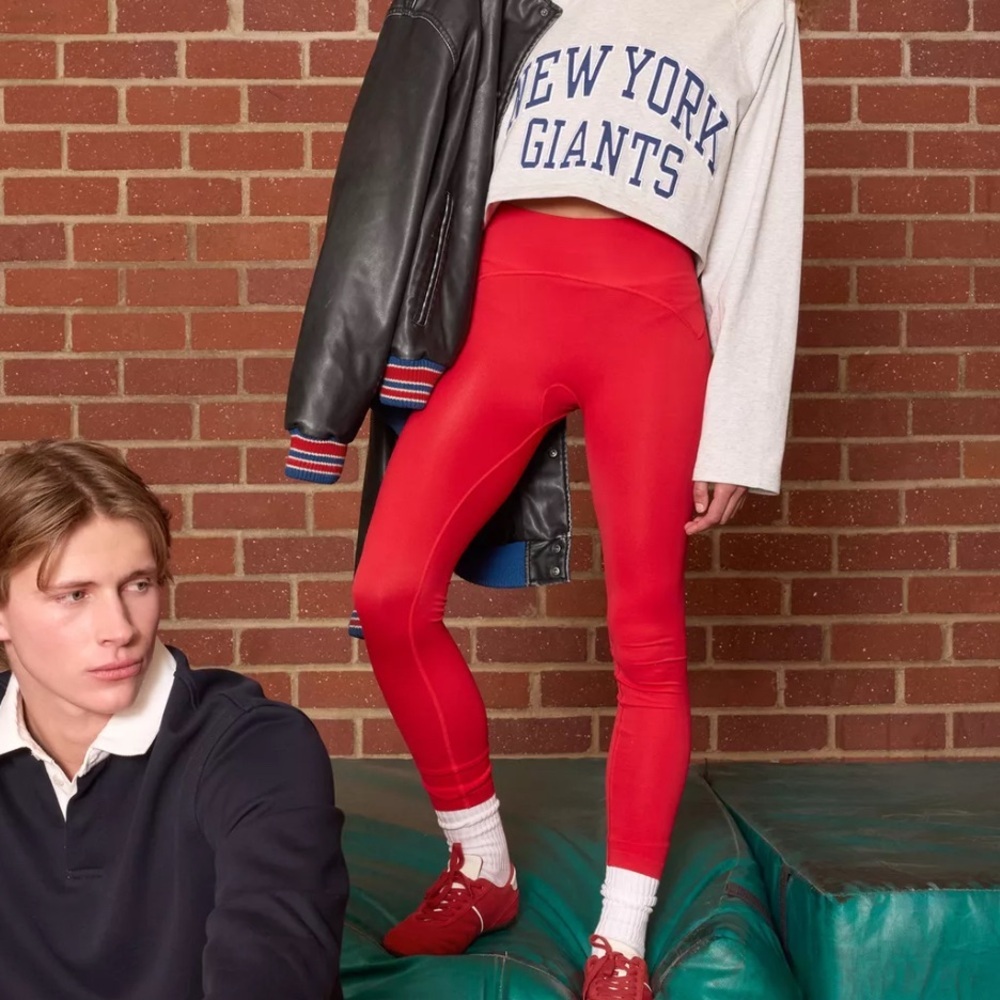 Zara High-waisted leggings. Defined seam detail